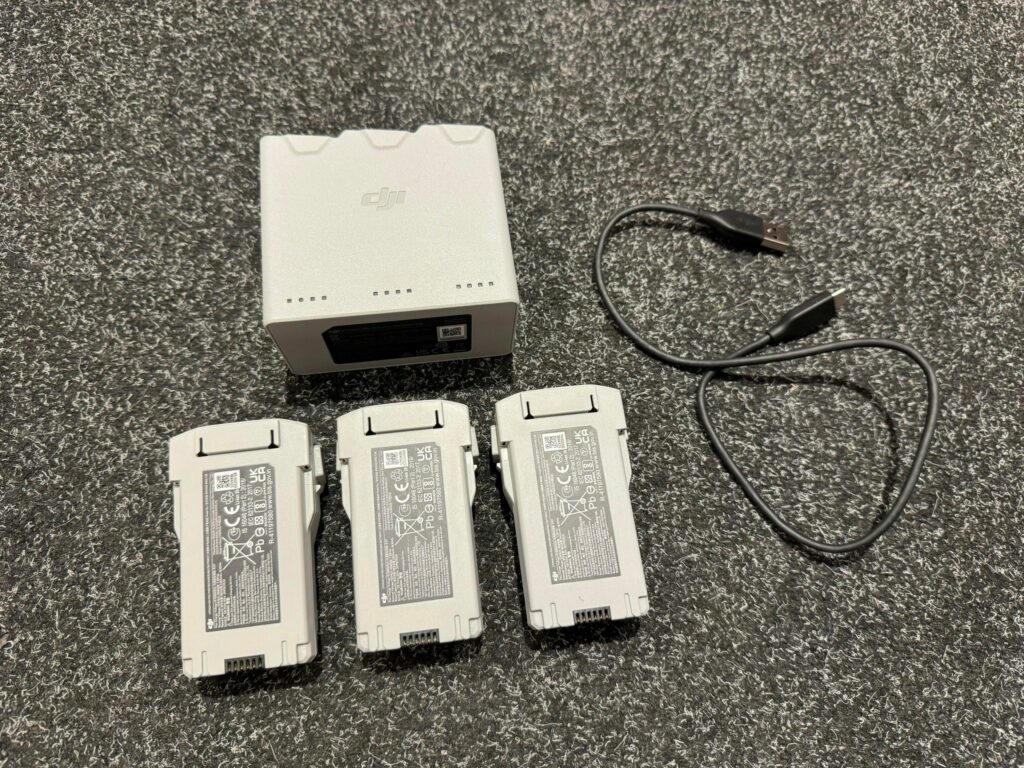 3x dji mini 3 pro en dji mini 3 batterijen met dji docking in een top staat!