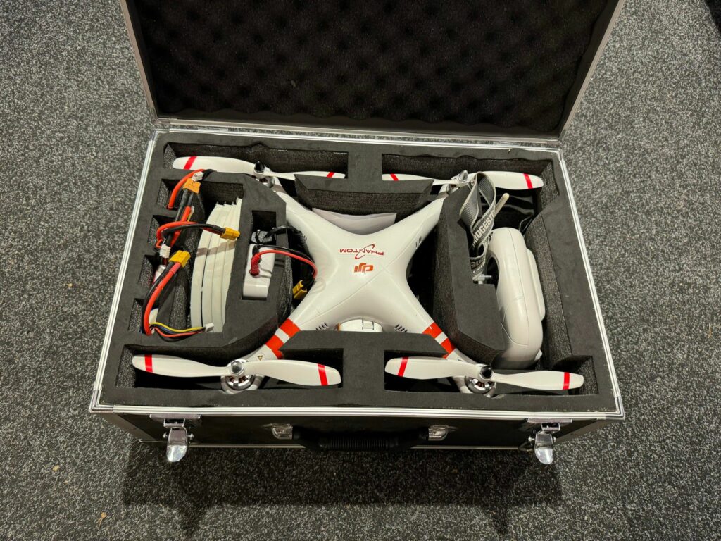 dji phantom 1 met verschillende accu's en aluminium koffer (leuk voor de hobbyist)!