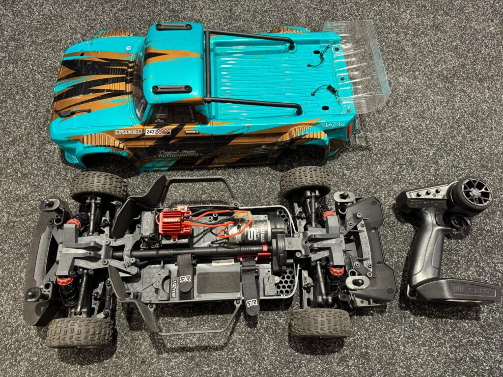 arrma infraction 1/8 4x4 mega street bash resto mod truck rtr in een top staat met 1 jaar garantie!