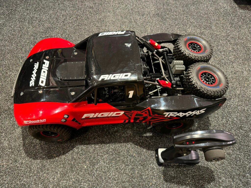 traxxas unlimited desert racer 4wd race truck rtr tsm 2.4ghz rigid in een zeer nette staat!