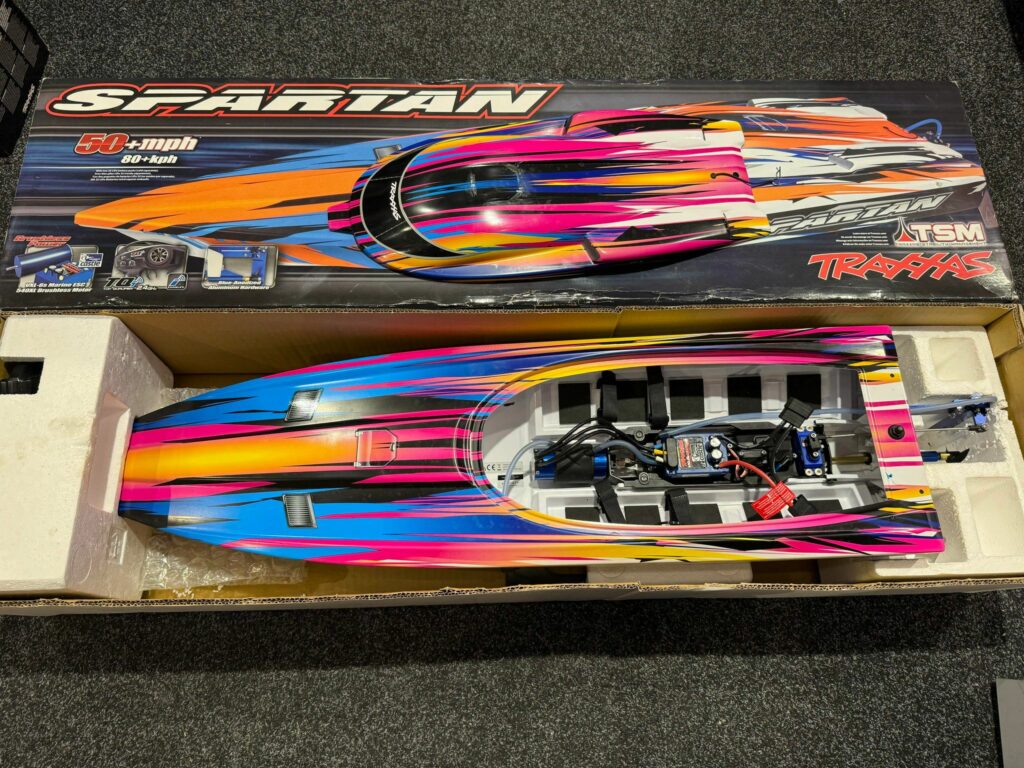 traxxas spartan brusless boat rtr tsm 2.4ghz (gebruikt maar in orde)!