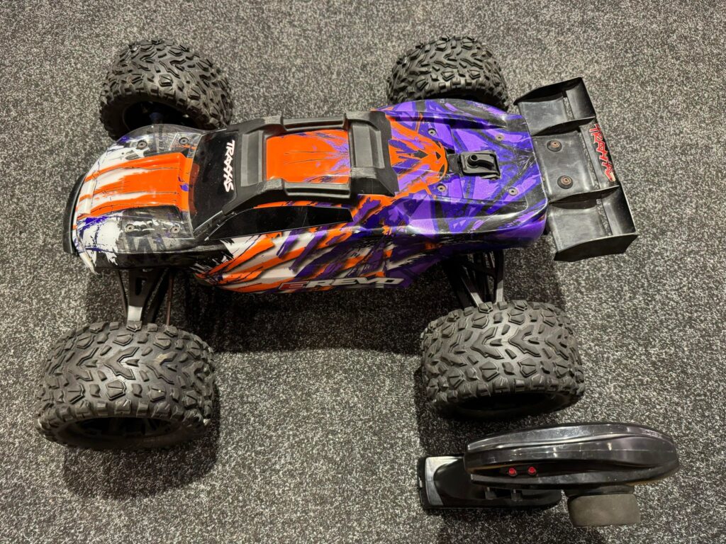 traxxas e revo 2 brushless monster truck rtr tsm 2.4ghz in de kleur paas/oranje in een goede staat met 1 jaar garantie!