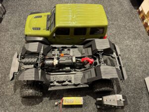 axial 1/6 scx6 jeep jlu wrangler 4wd rock crawler rtr in de kleur groen met 9200mah 15.2 volt lipo batterij in een prima staat!