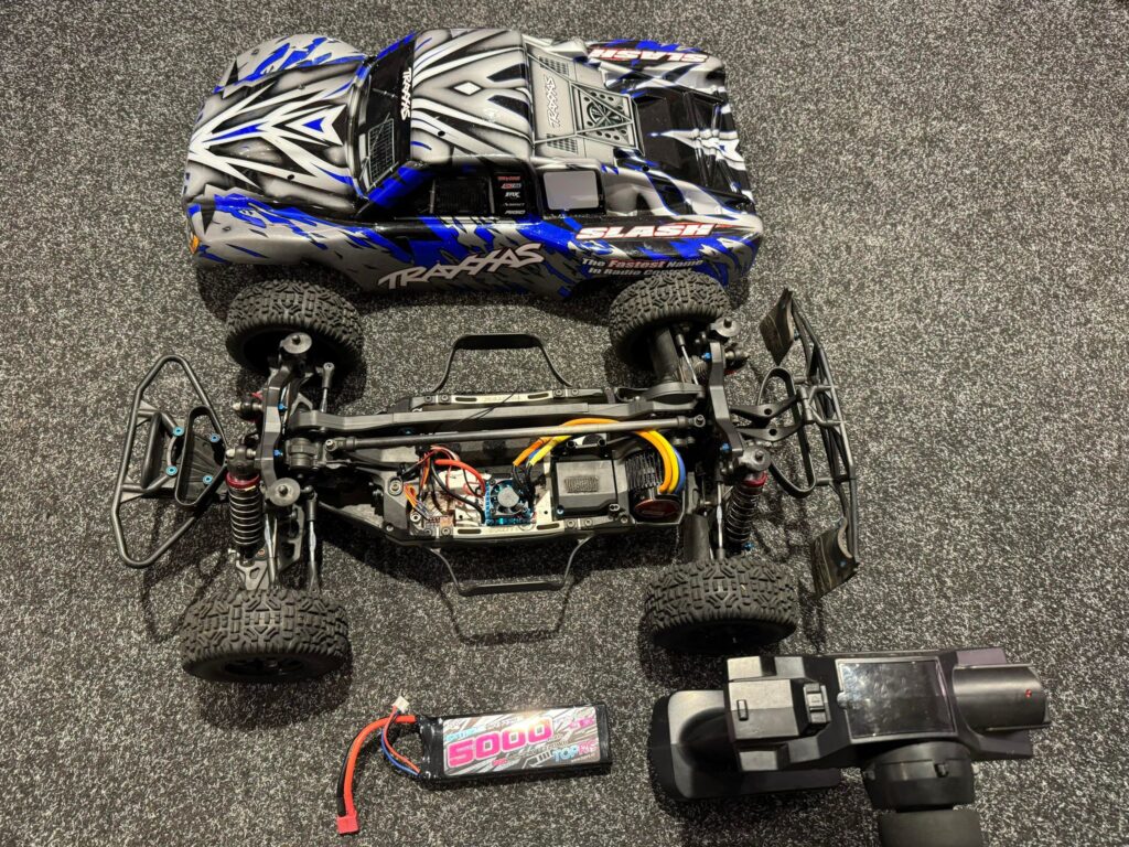 team associated brushless short course truck compleet met body + zender + trc 5000mah 2s lipo batterij!