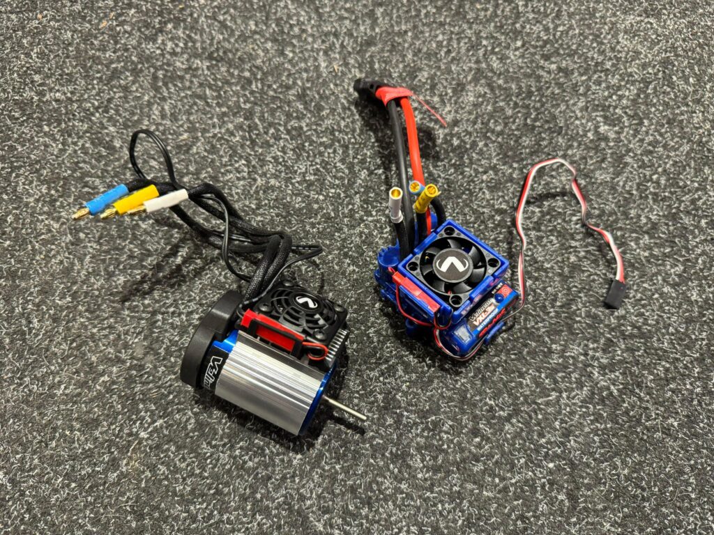 traxxas velineon 3500kv brushless motor + velineon vxl 3s waterproof regelaar + traxxas coolingfan esc + traxxas coolingfan motor (nieuw)!