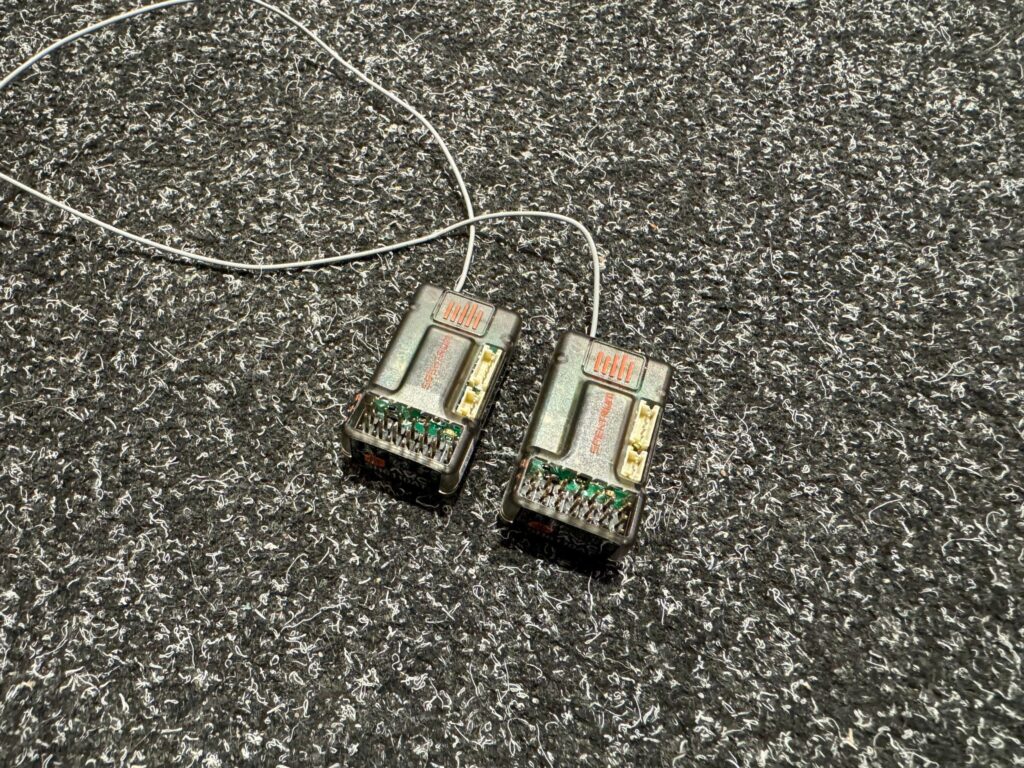 2x spektrum sr6110at dsmr 6 kanaals avc telemetrie ontvanger (in een goede staat)!