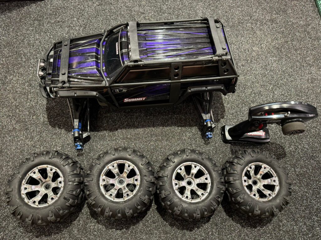 traxxas summit 1/8 brushed monster crawler rtr in de kleur paars in een goede staat met 1 jaar garantie!