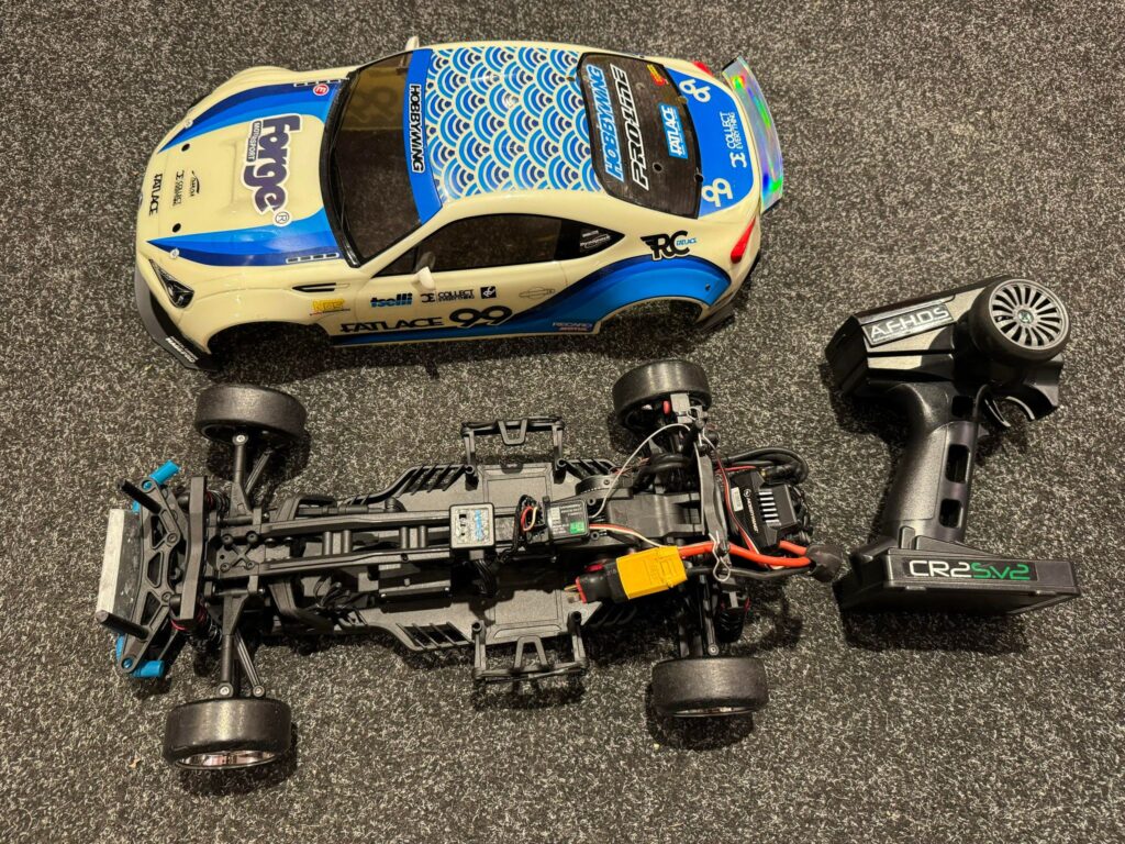 mst drifter met hobbywing motor en regelaar + mst gyroscoop + absima zender en ontvanger!