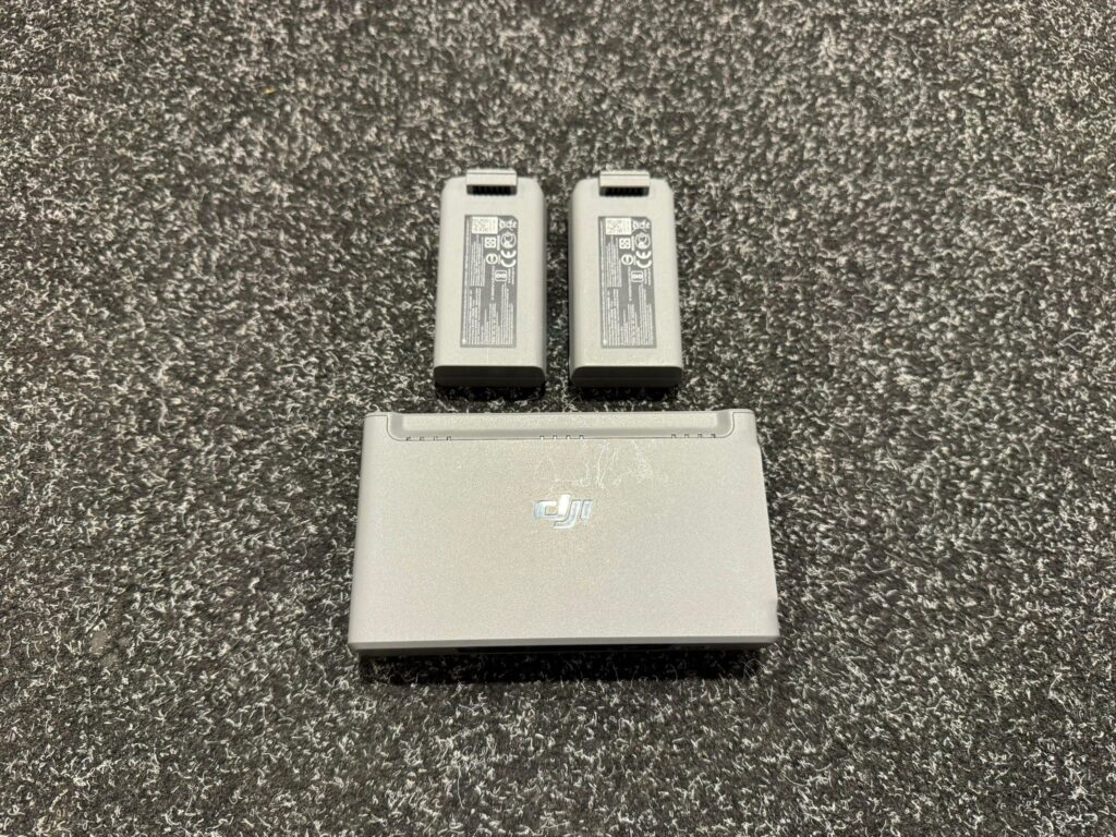 2x dji mini 2 batterijen met 1x dji docking als nieuw met garantie!