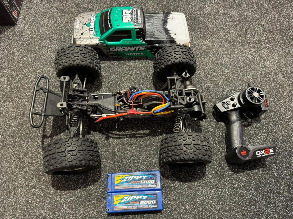 arrma granite 2wd brushless met spektrum zender en 2x 2s 6000mah lipo batterijen!