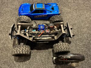 traxxas wide maxx v1 1/10 4s brushless monster truck tsm rtr + traxxas led set + savox 2290 servo + traxxas bluetooth module (gebruikt maar in orde)!