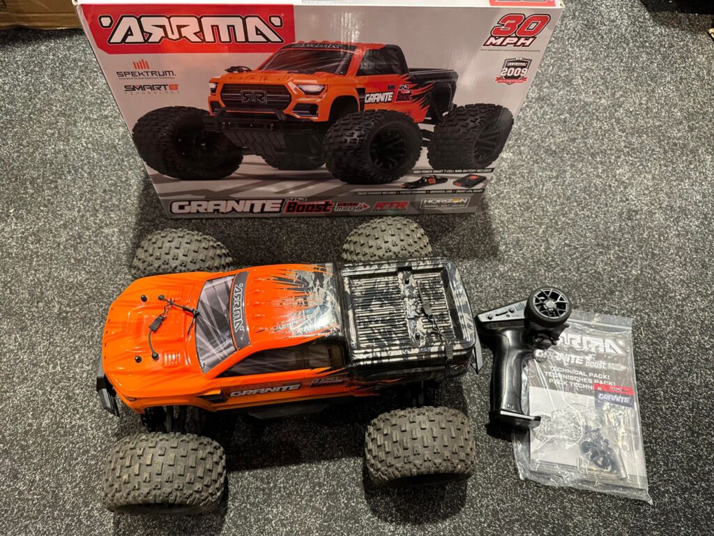 arrma 1/10 granite 4x2 boost mega 550 brushed monster truck rtr oranje in een zeer nette staat!