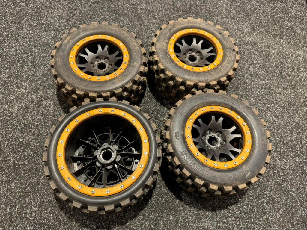 4x proline badlands mx43 1/5 banden met velgen (gebruikt maar in orde) voor arrma en losi 1/5!