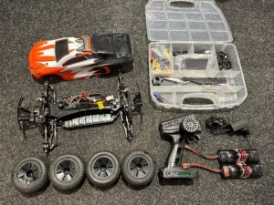 absima 1/10 4wd electro truggy compleet met 2x accu en lader met zender en onderdelen!