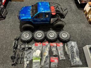 axial 1/6 scx6 4wd rtr compleet vitavon uitgevoerd met verschillende nieuwe onderdelen (zeer compleet met een nieuwwaarde van €2000+)!