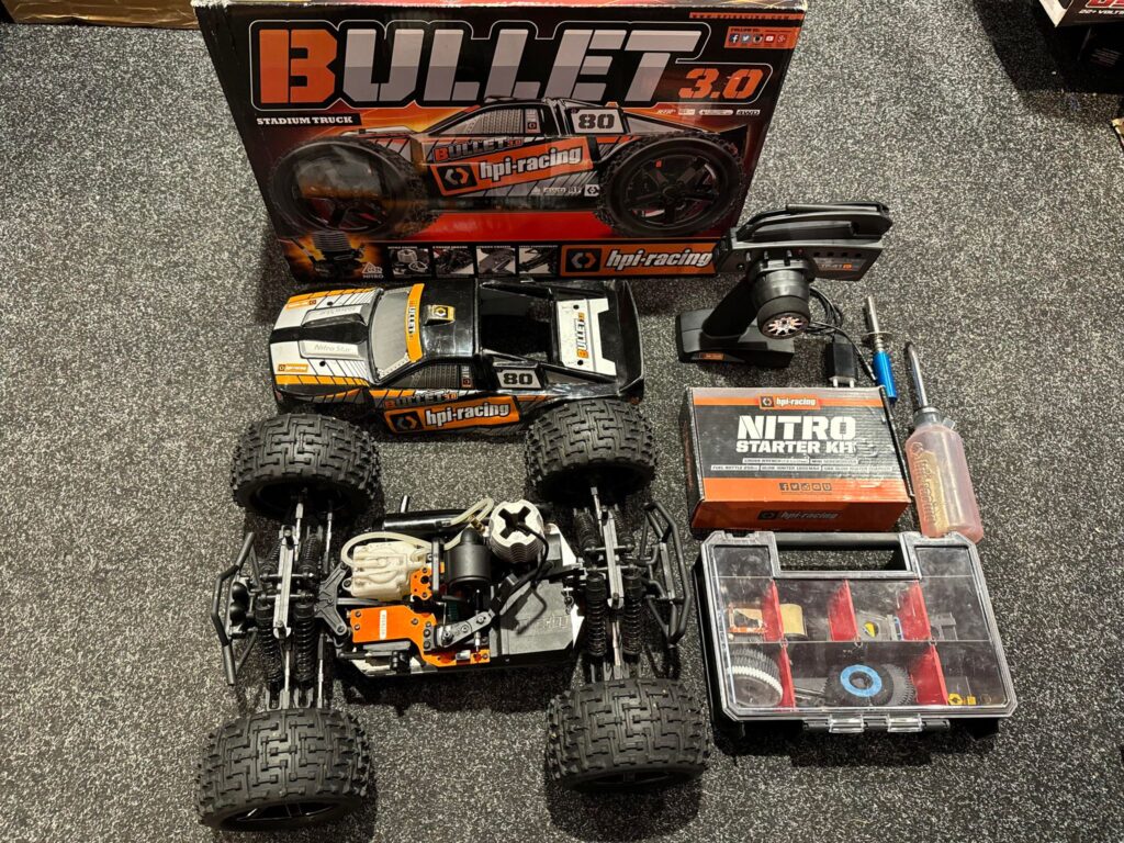 hpi bullet mt 3.0 4wd 1/10 nitro monster truck rtr 2.4ghz compleet met verschillende extra onderdelen (gebruikt maar in orde)!