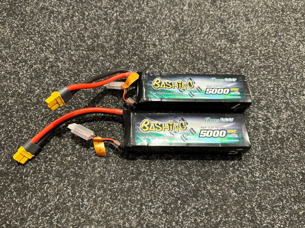 2x gens ace bashing 5000mah 3s 60c lipo batterijen met xt60 stekker in een goede staat!