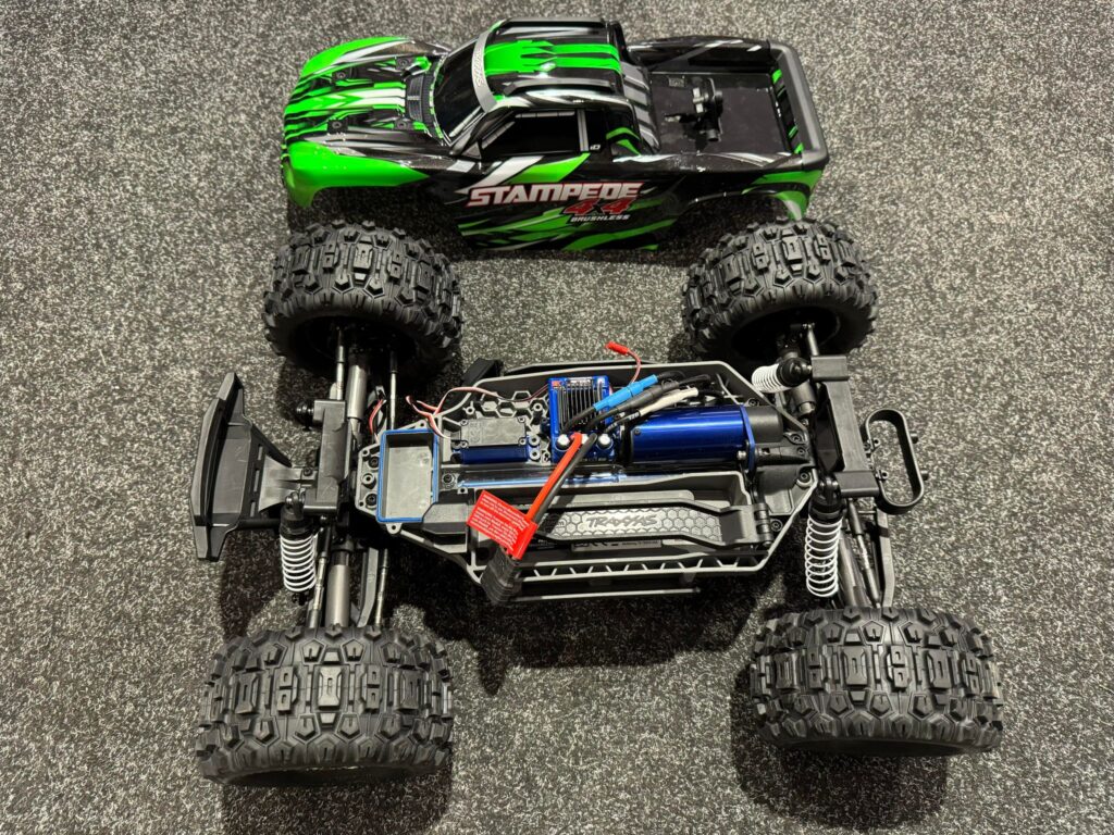 showroom opruiming (helemaal nieuw) – traxxas hoss 4x4 3s compleet met body zonder zender en wat onderdelen!