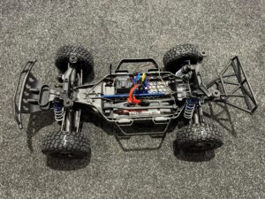 showroom opruiming (helemaal nieuw) – traxxas slash 4x4 ultimate chassis met regelaar en servo!