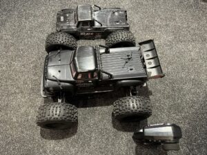 arrma outcast 1/8 6s blx extreme bash stunt truck 4wd rtr + 2e body (gebruikt maar in orde)!