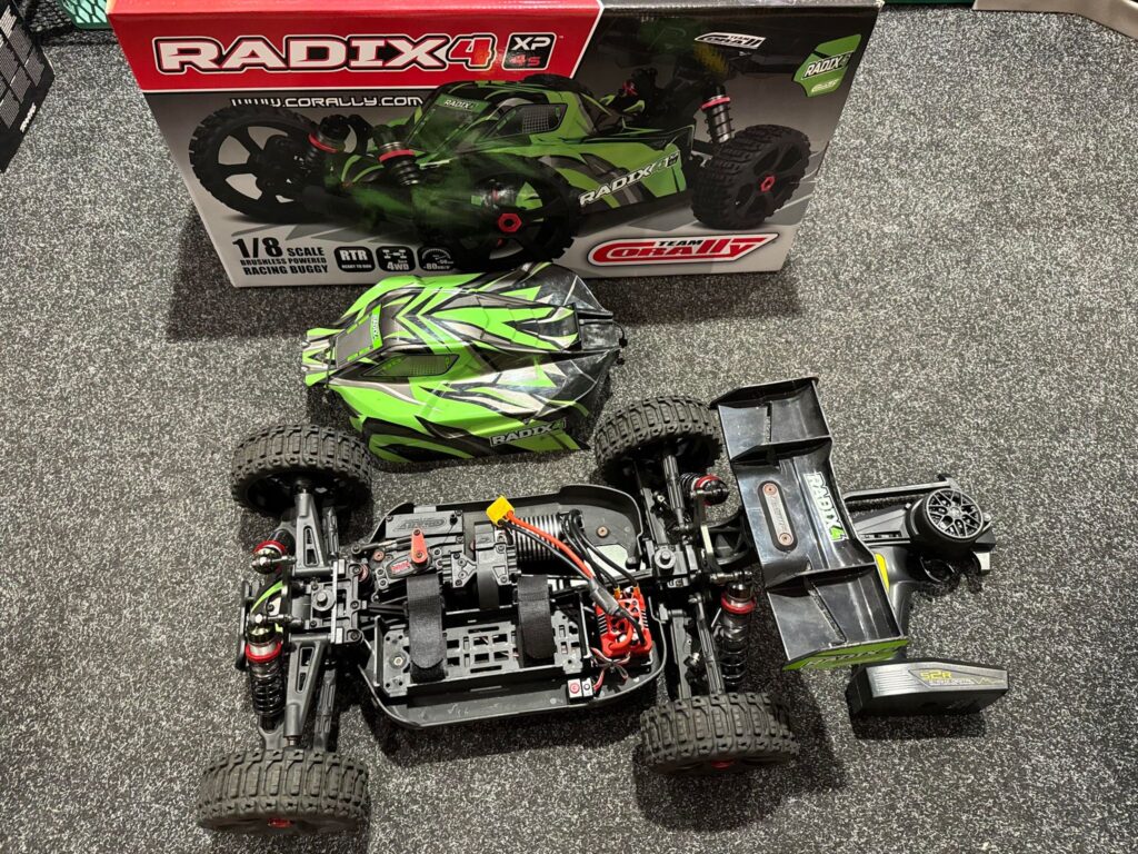 team corally radix 4 xp 1/8 buggy ep rtr in een prima staat met doos geleverd!