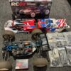 team associated rc8t 4wd wedstrijd truggy + nosram falcon 8 esc + brushless motor + servo + 2e body + veel extra onderdelen