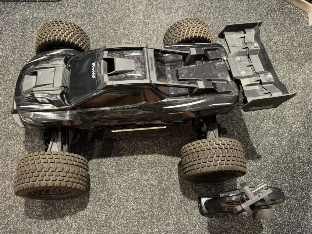 traxxas xrt 1/5 8s brushless truggy tsm rtr zwart met verschillende pr onderdelen in een top staat met 1 jaar garantie!