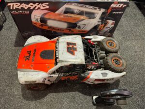 traxxas unlimited desert racer 4wd race truck rtr tsm 2.4ghz fox met led set (gebruikt / heeft wat liefde nodig)!