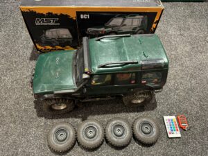 mst dc1 1/10 crawler + elektrische winch + hobbywing motor en regelaar + 2e set banden + led verlichtingset + accu (super compleet uitgevoerd)!