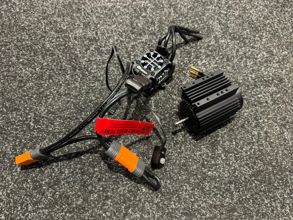 spektrum 150a v2 6s regelaar + spektrum 2050kv 6s motor helemaal nieuw!