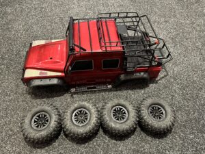 traxxas trx 4 body met upgrades en een complete banden set (gebruikt)!