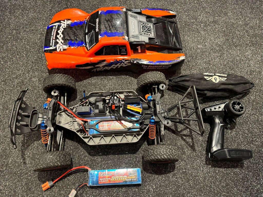 traxxas slash 4x4 brushless short course truck rtr met 2x gens ace 5000mah 3s lipo batterijen + gpm dempers + dusty cover!