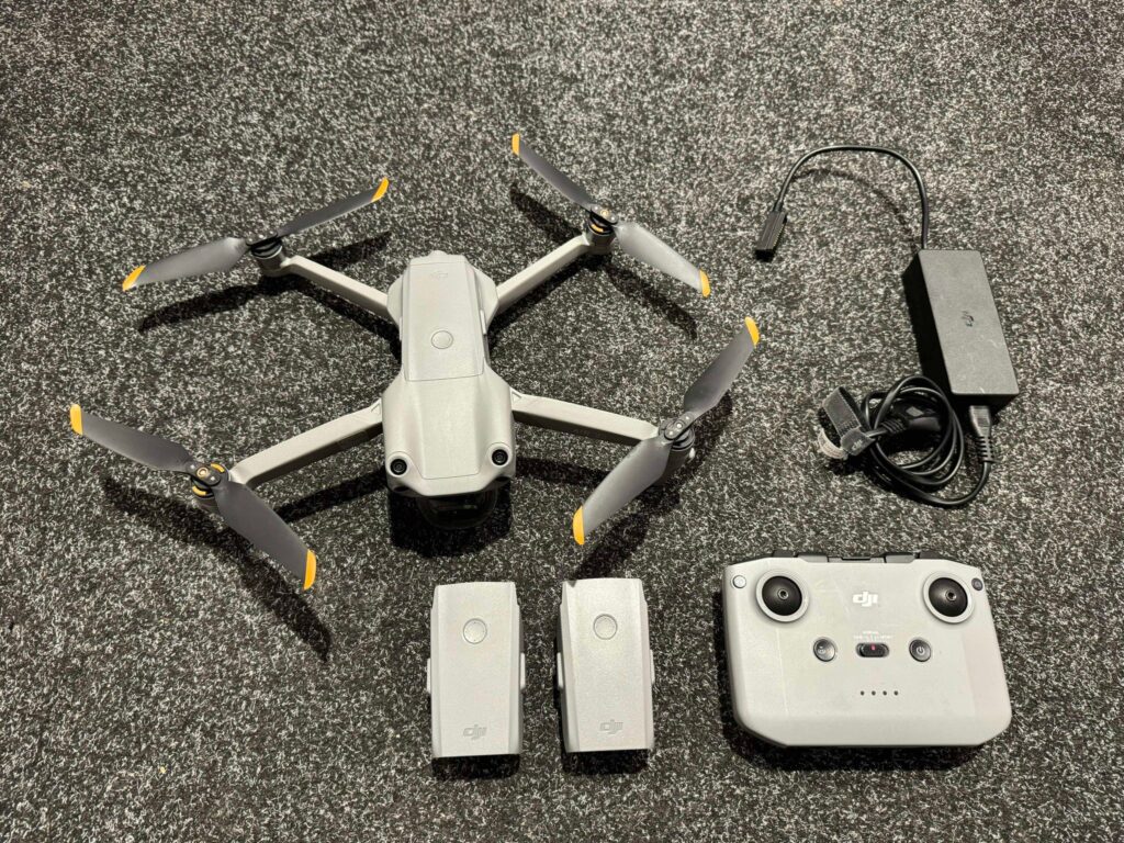 dji air 2s compleet met 3 batterjien en lader met zender in een top staat!