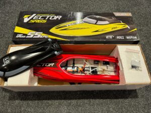 volantex vector sr65 brushless racing boat rtr rood compleet met lipo accu (gebruikt maar in orde)!