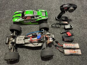 traxxas rustler 2wd xl5 electro truggy rtr met led kit en 2x traxxas batterij met 220v en 12v lader (gebruikt)!