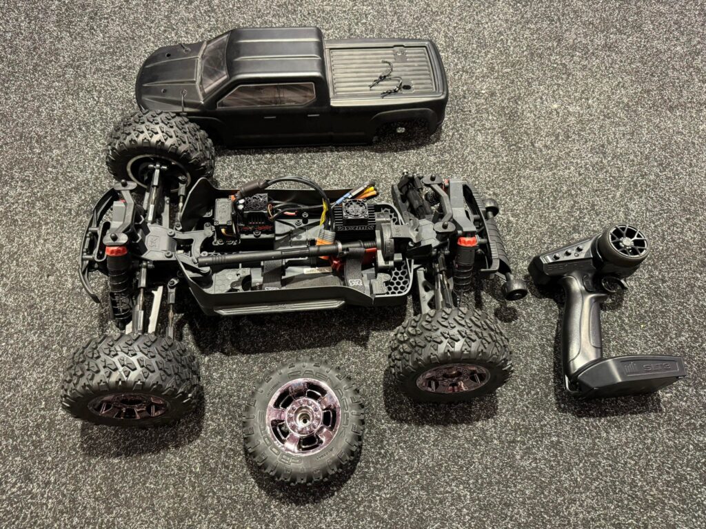 showroom opruiming (helemaal nieuw) – arrma big rock crew cab 4×4 v3 3s blx brushless monster truck (met wat werk)!