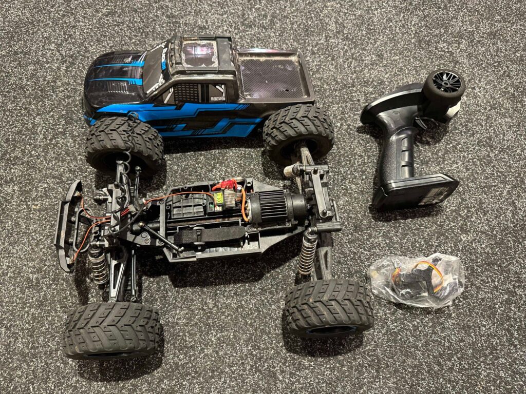 blackzon smyter mt 1/12 4wd monster truck (opknapper / geen garantie)!