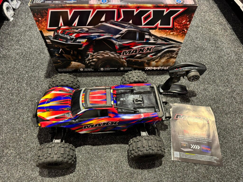 traxxas wide maxx v2 1/10 4s brushless monster truck tsm rtr geel + traxxas bluetooth module in een nette staat met 1 jaar garantie!