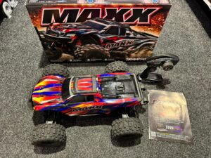 traxxas wide maxx v2 1/10 4s brushless monster truck tsm rtr geel + traxxas bluetooth module in een nette staat met 1 jaar garantie!