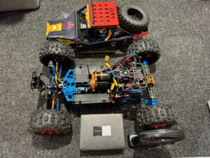 axial yeti 1/6 brushless rock racer rtr + hobbywing xr8 plus en 1900kv motor + gpm tuning onderdelen!