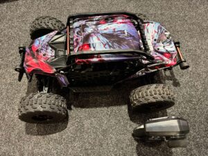 arrma 1/7 fireteam 6s 4wd blx speed assault vehicle rtr + wheelybar + coolingfan + stickerbody in een nette staat!