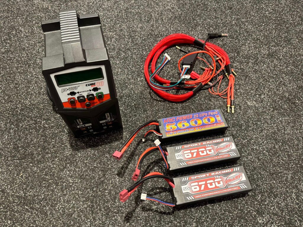 rc plys cube 80 met 3x lipo batterijen in een top staat!