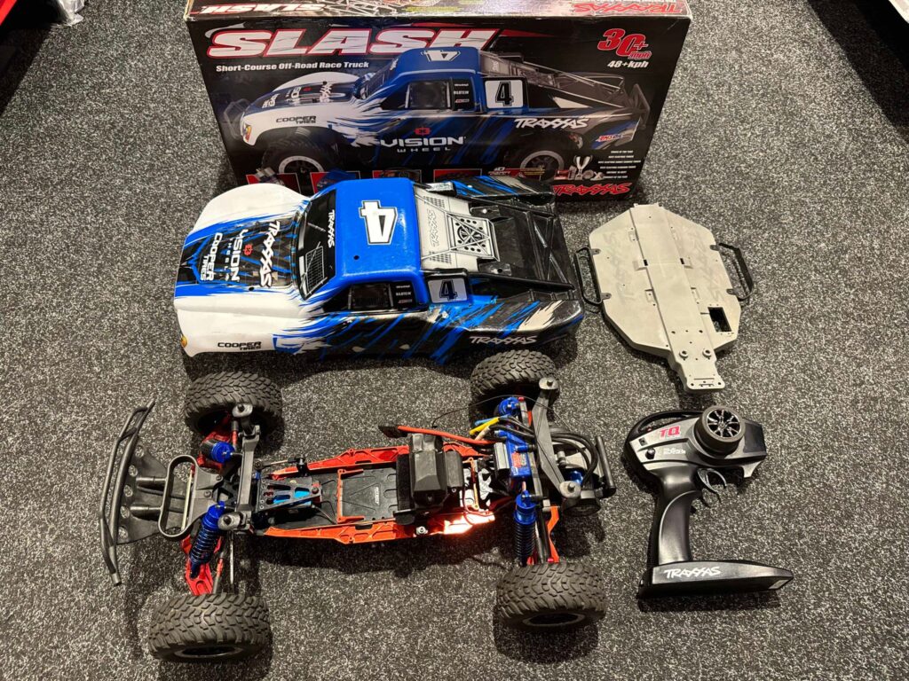 traxxas slash 2wd vxl 1/10 short course truck rtr met complete aluminium tuning set (chassis / dempers / draagarmen)!