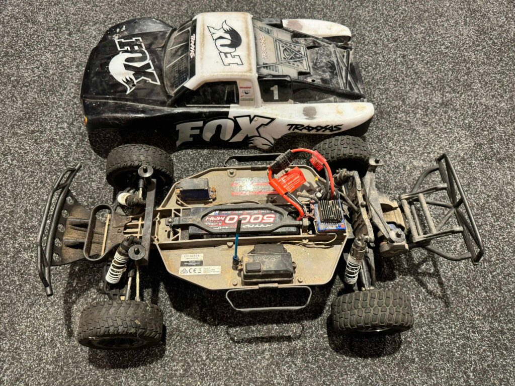 traxxas slash 2wd vxl short course truck met traxxas 5000mah 11.1v lipo batterij (zonder zender) heeft wat aandacht en liefde nodig!