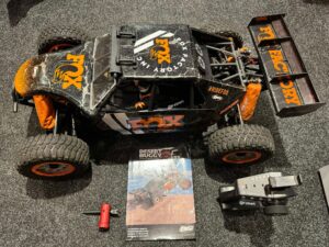 team losi 1/5 dbxl e 2.0 v2 4wd brushless desert buggy fox body rtr smart (spektrum dx3) in een prima staat!