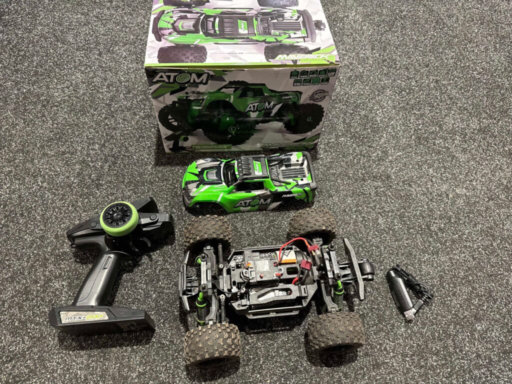 maverick atom 1/18 4wd electric monster truck in de kleur groen (gebruikt)!