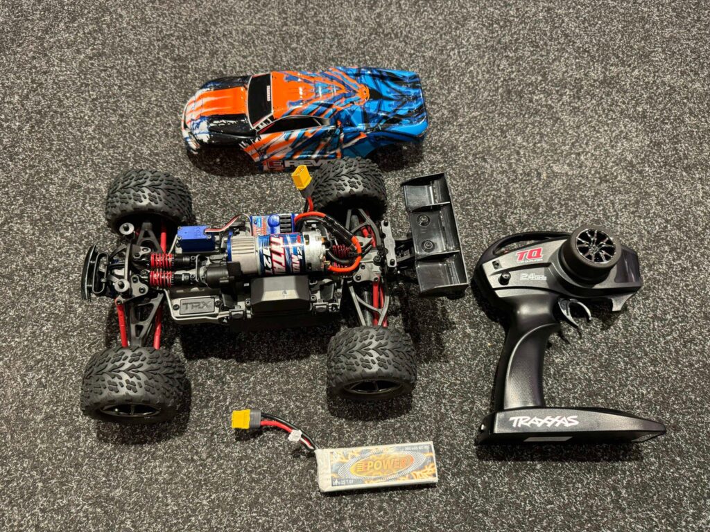 traxxas e revo 1/16 brushed monster truck rtr met lipo batterij in een nette staat!