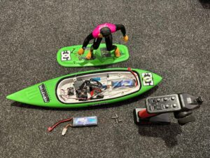 kyosho rc surfer 4 electric readyset catch surf in een nette staat met 2x lipo batterij!