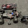 traxxas rustler 2wd brushed electro truggy rtr met traxxas led set en wheelybar met aluminium wieltjes in een nette staat!