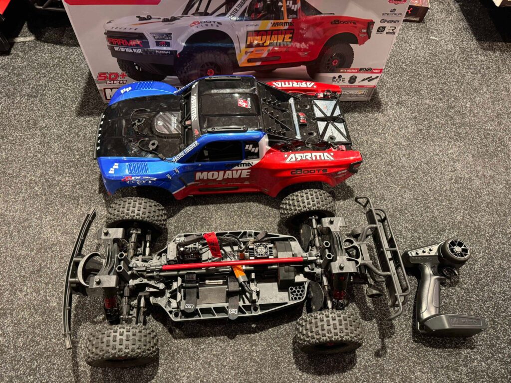 arrma 1/8 mojave 4x4 4s blx desert truck rtr blauw als nieuw!